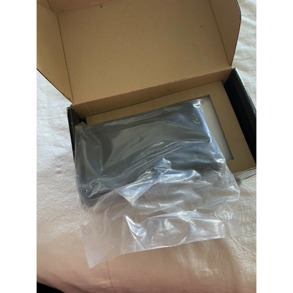 Intellinet 8-Port Fast Ethernet Switch 10/100 Model 523318 - NEW IN‎ BOX! - Picture 5 of 5